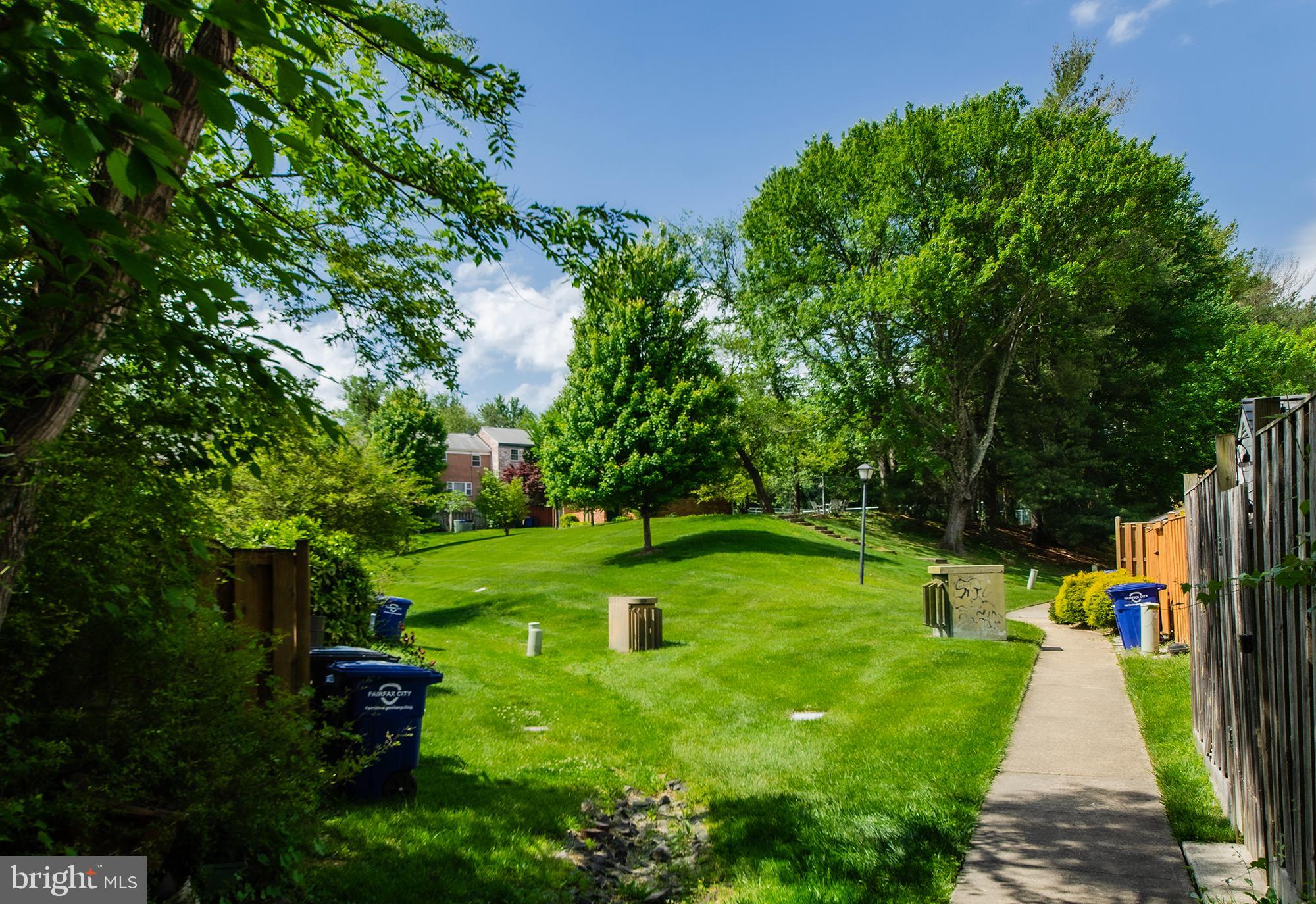 COURTHOUSE SQUARE - Residential