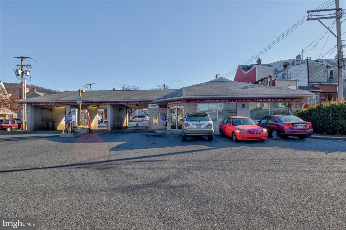 1112 MUHLENBERG STREET