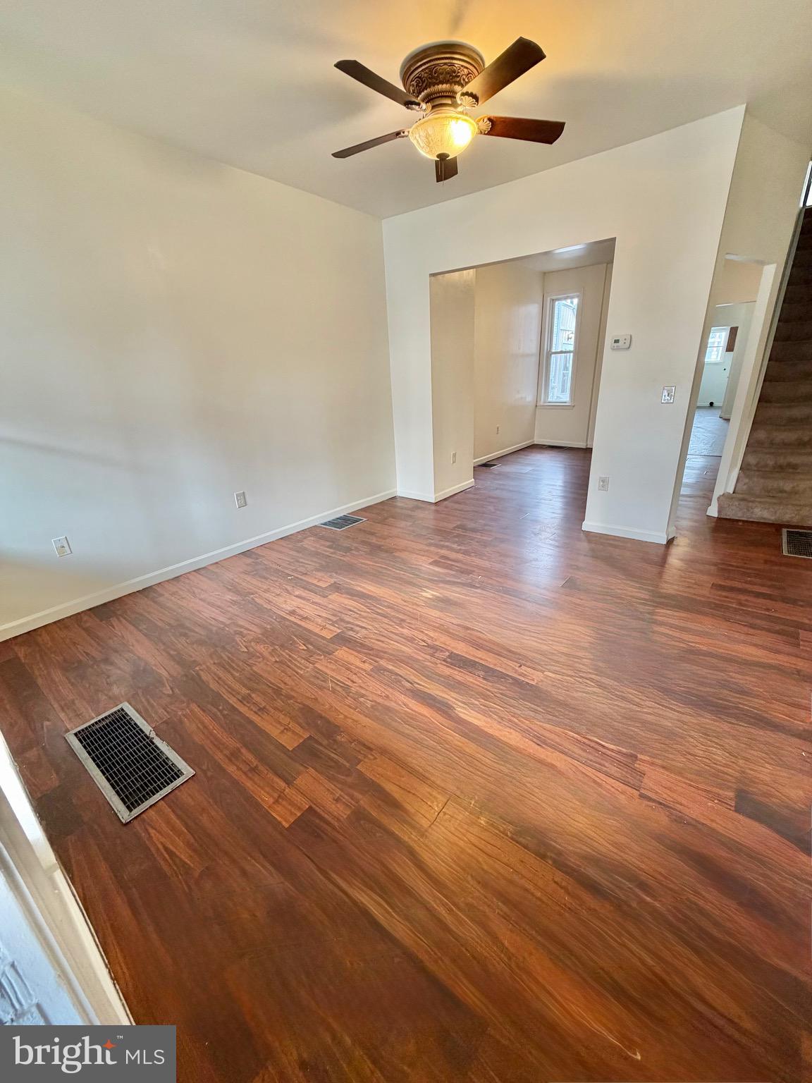 1211 W POPLAR STREET