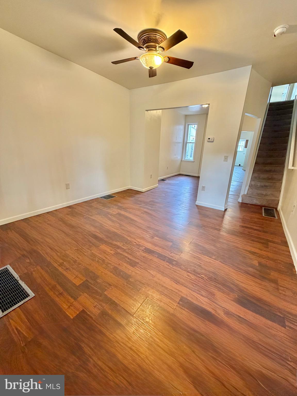 1211 W POPLAR STREET