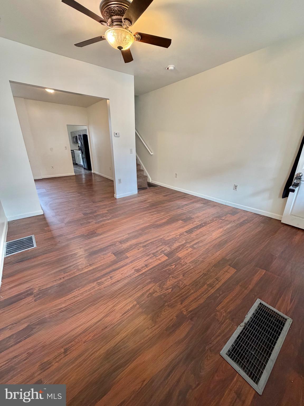 1211 W POPLAR STREET