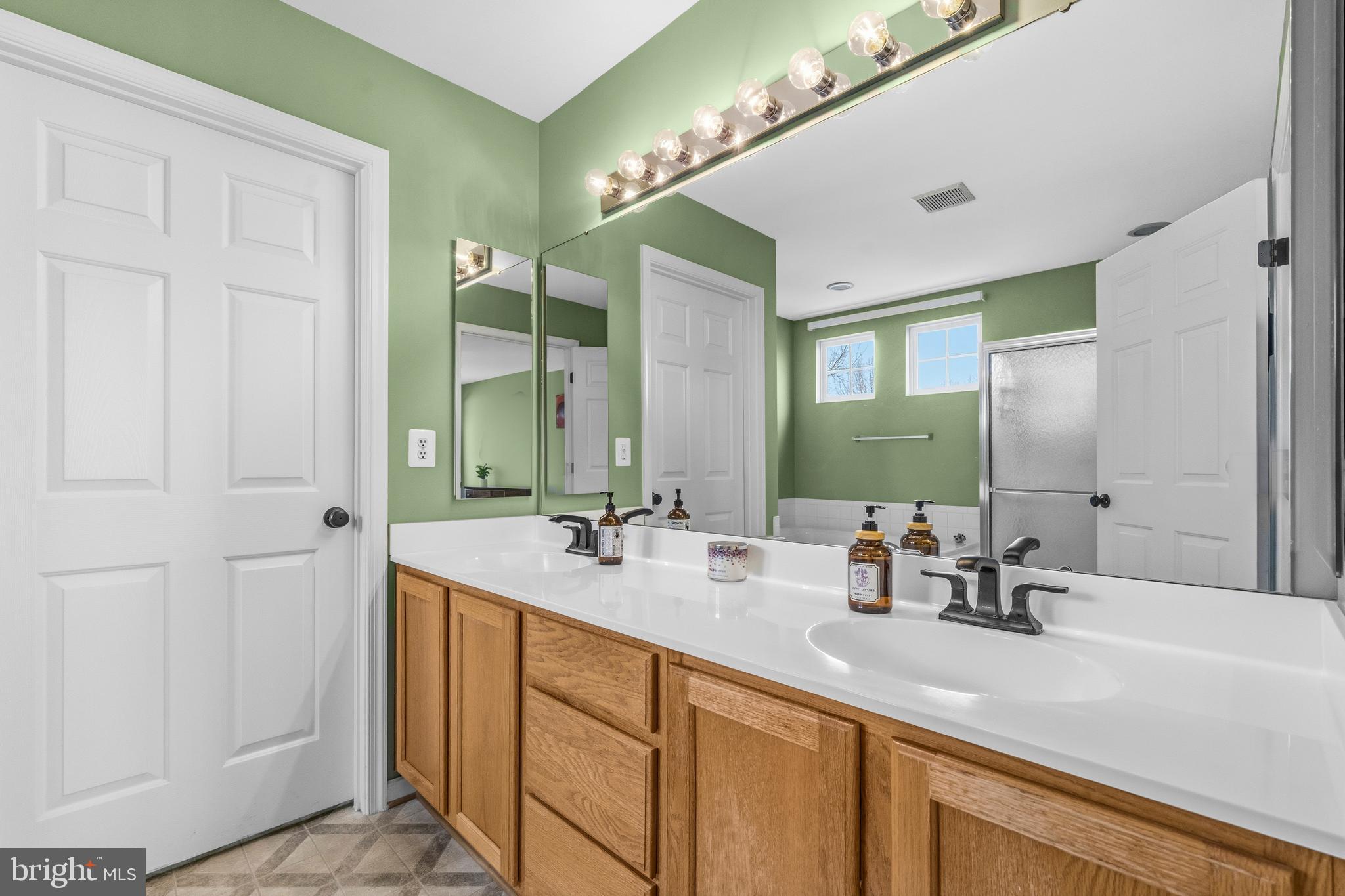 STRATFORD - Residential