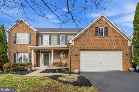 Photo of 229 Park Gate Drive SE, LEESBURG, VA 20175 (MLS # VALO2117726)