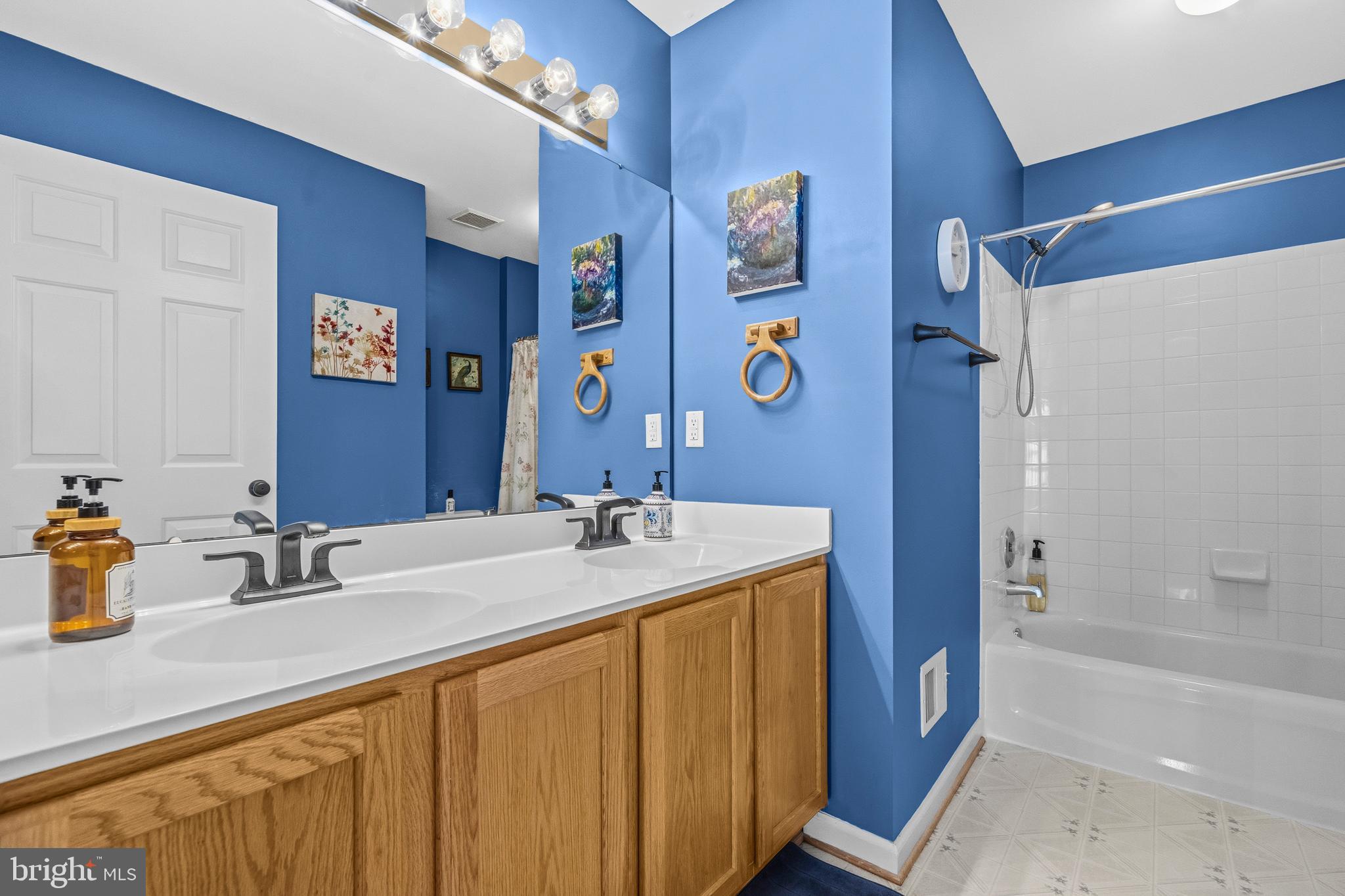 STRATFORD - Residential