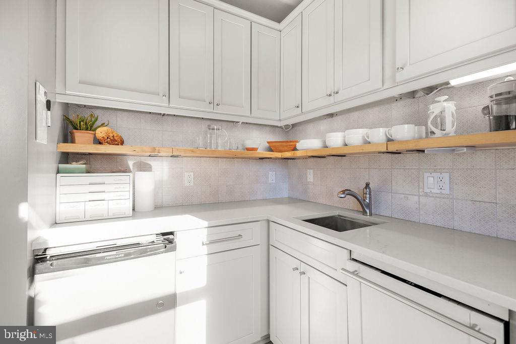 4000 CATHEDRAL AVENUE NW 218B