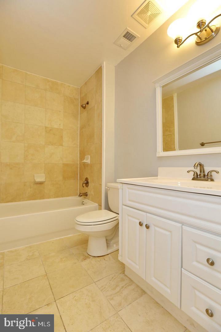 HUNTINGTON - Residential Lease