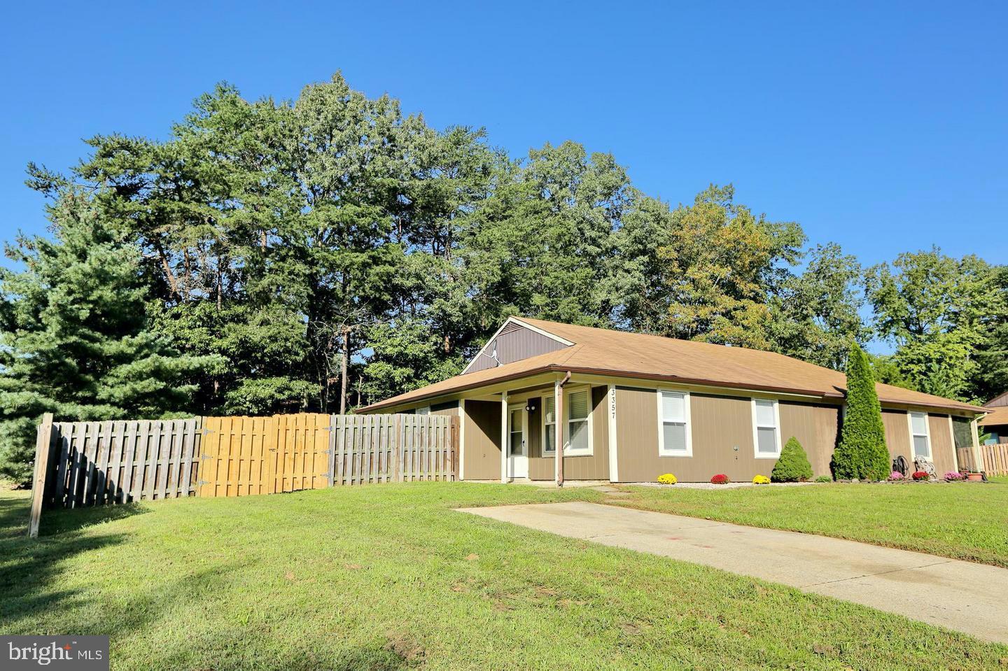 HUNTINGTON - Residential Lease