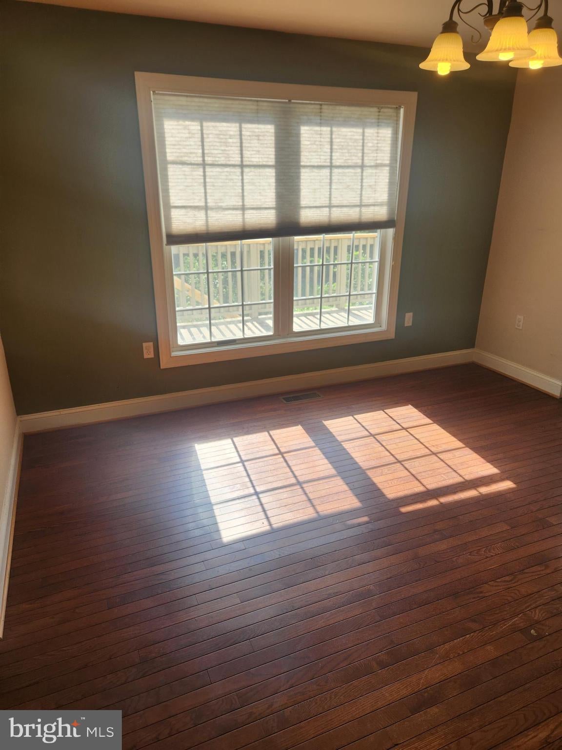 819 WOODCREST LOOP