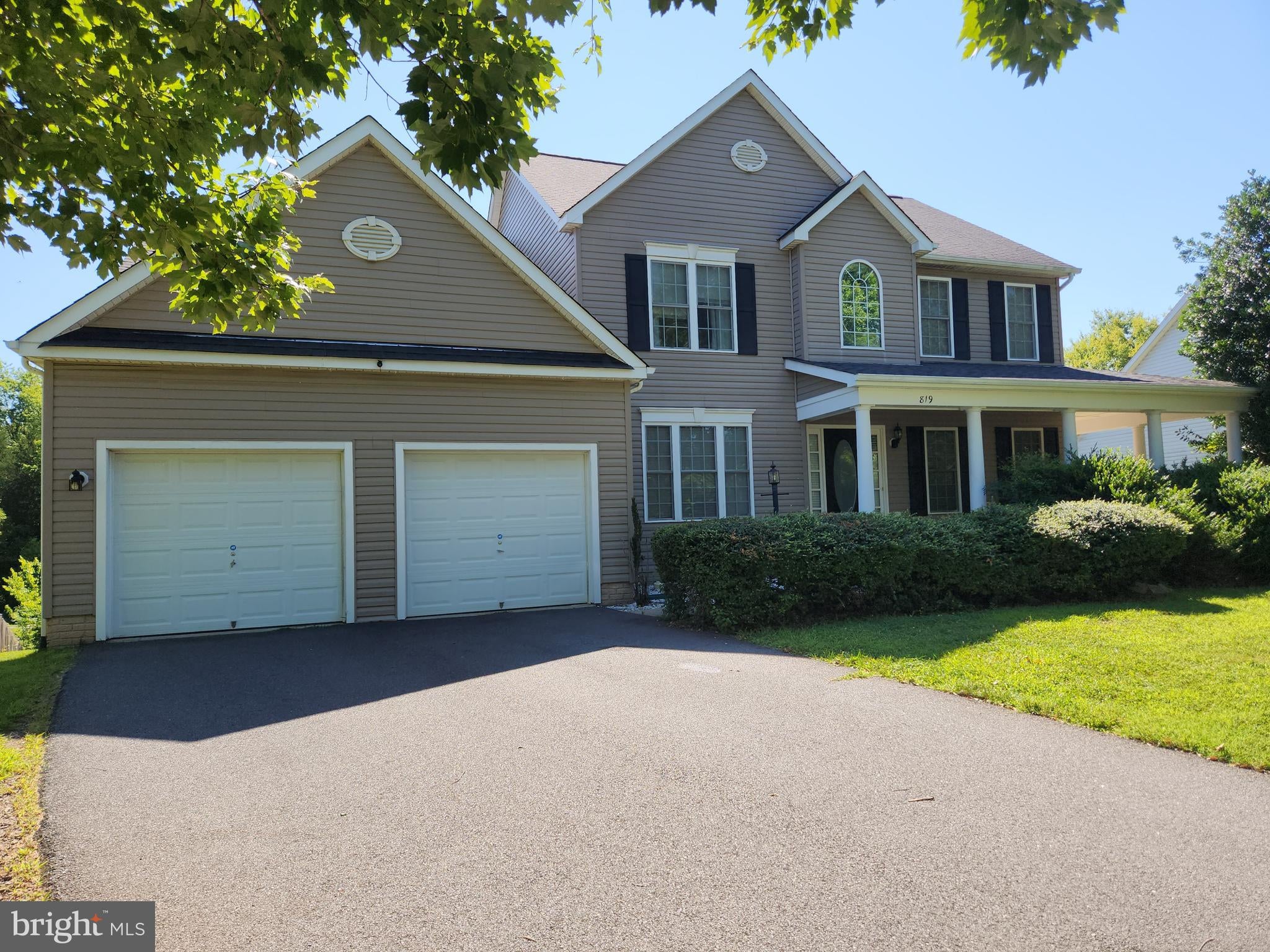 819 WOODCREST LOOP