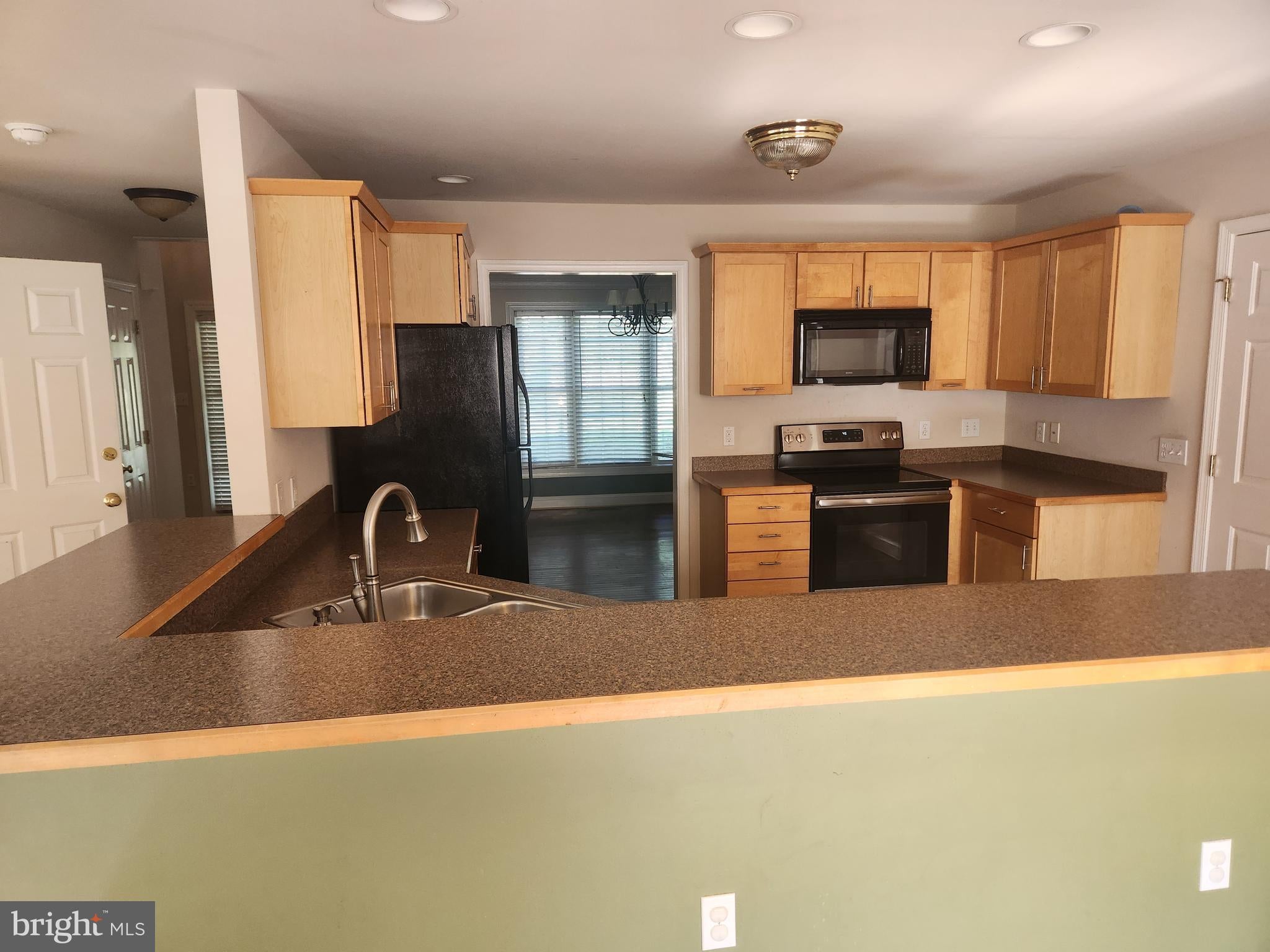 819 WOODCREST LOOP