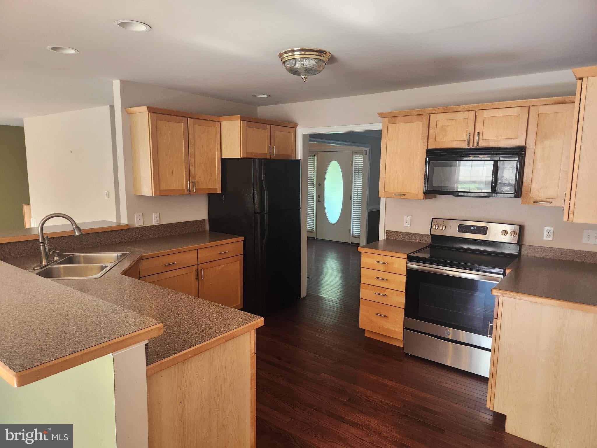 819 WOODCREST LOOP