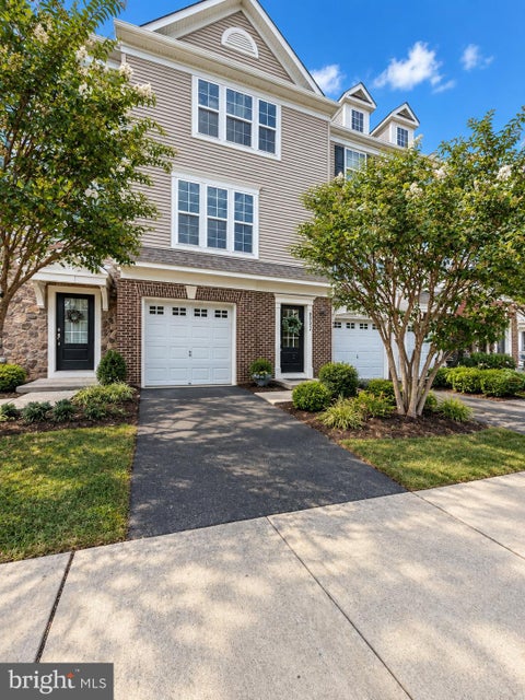 Photo of 8552 Fortrose Drive, MANASSAS, VA 20109 (MLS # VAPW2129950)