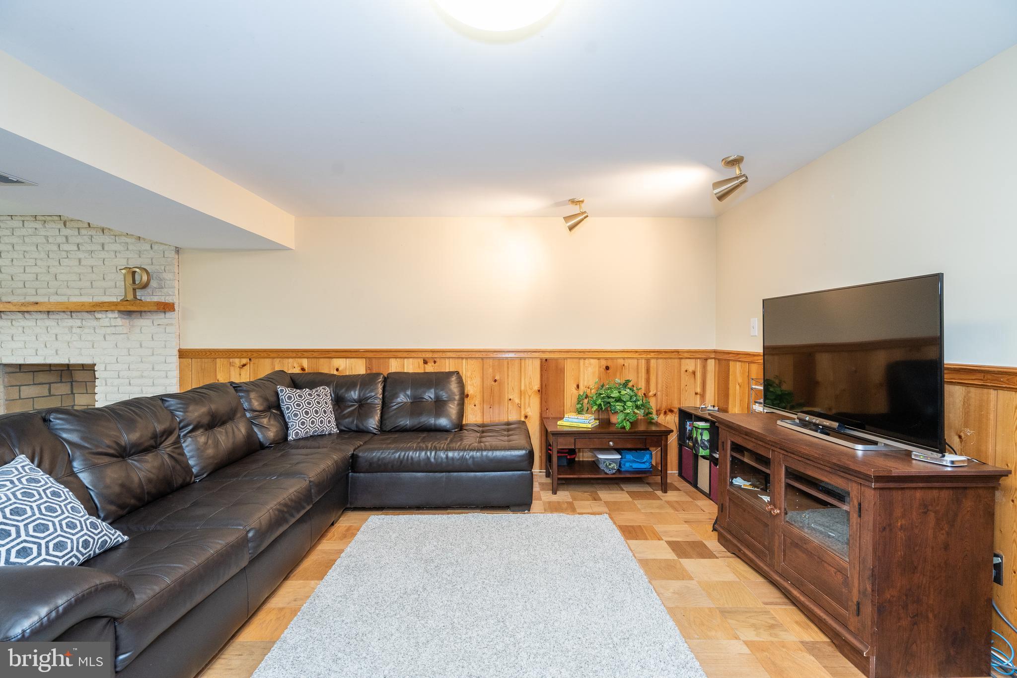 WILTON KNOLL - Residential