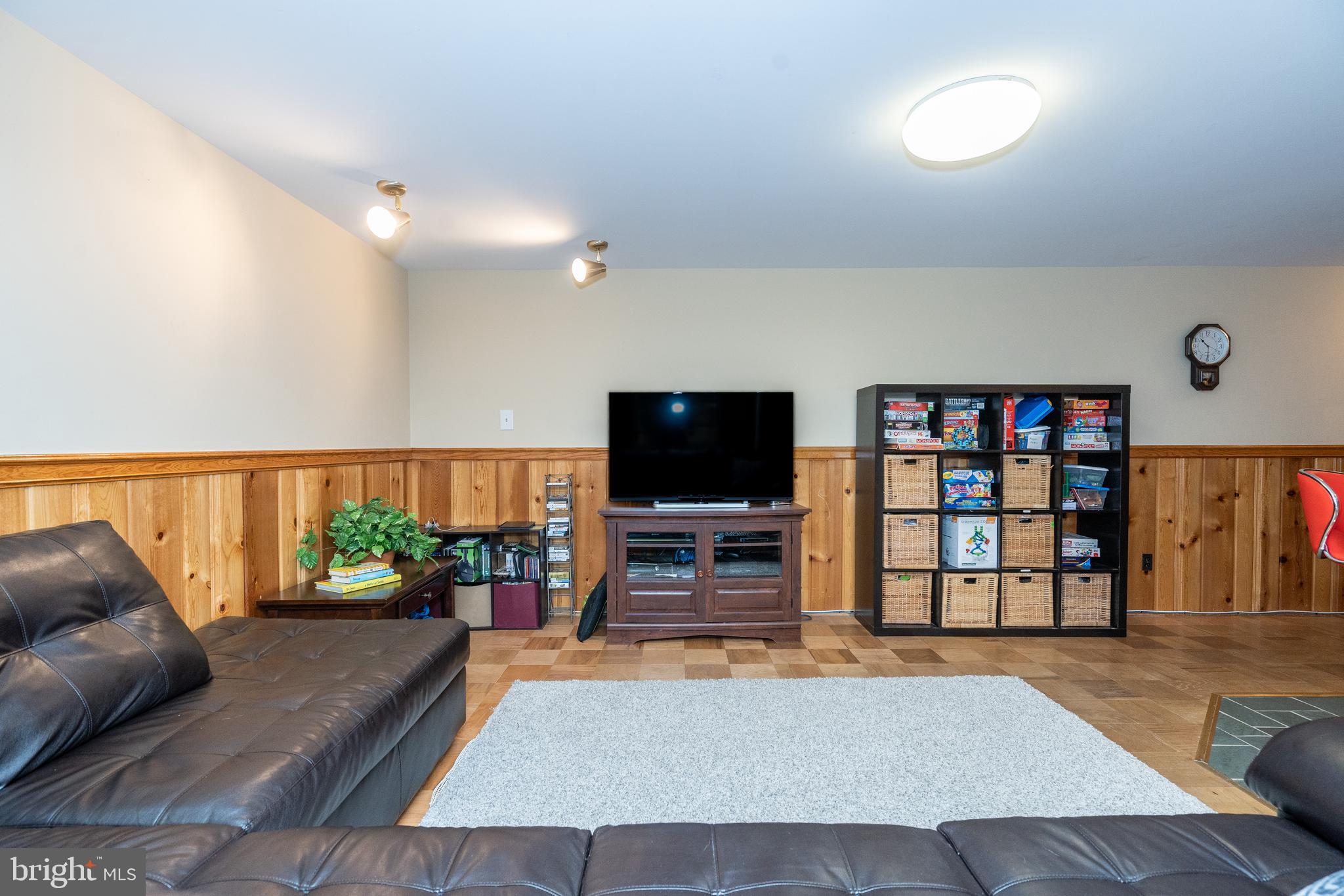 WILTON KNOLL - Residential