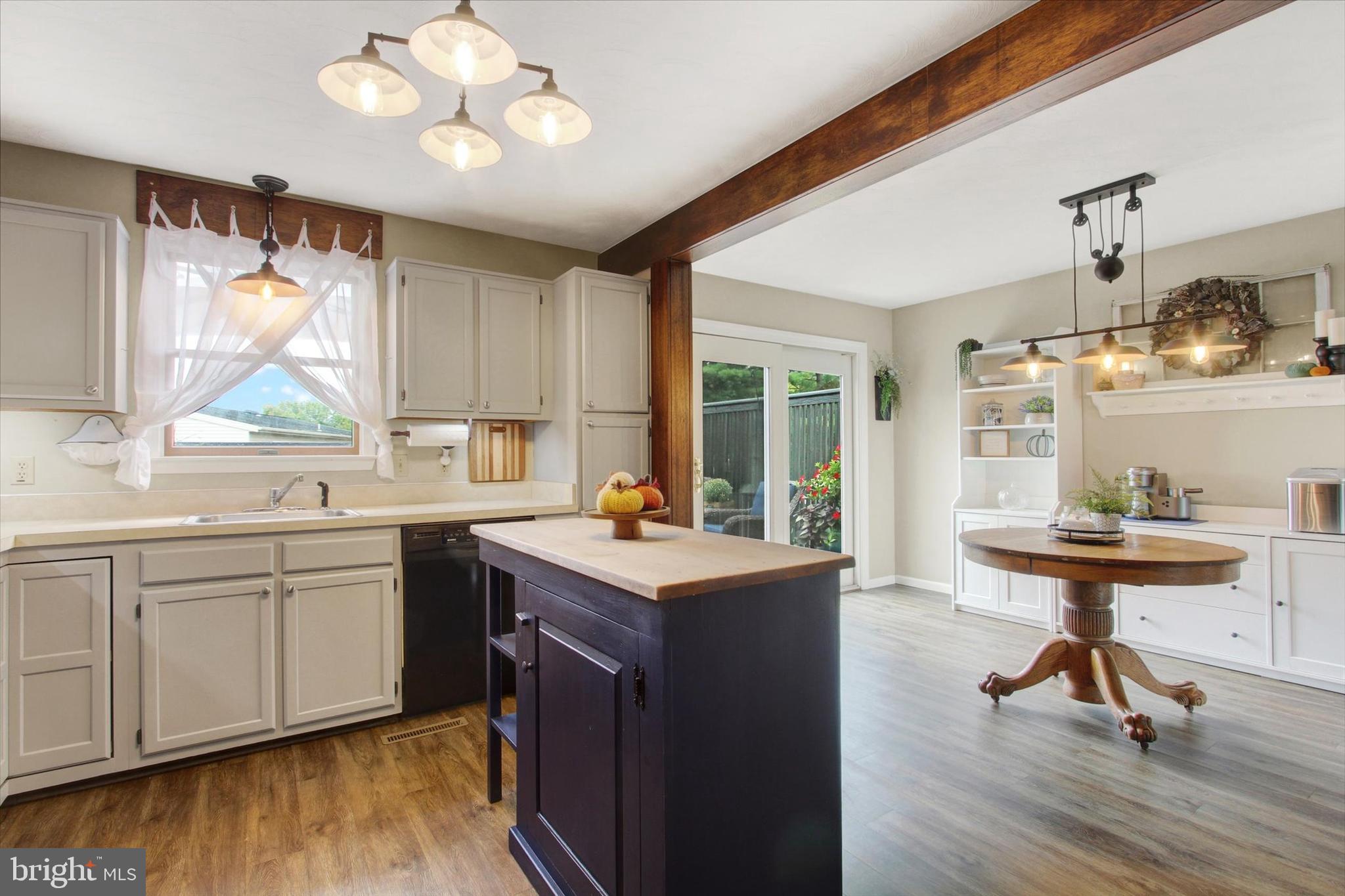 HALL ESTATES - Residential