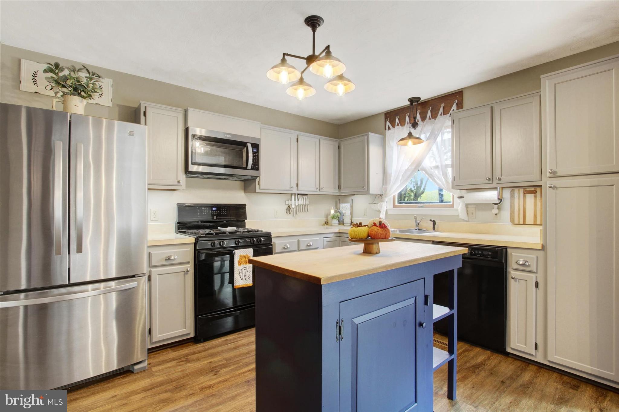 HALL ESTATES - Residential