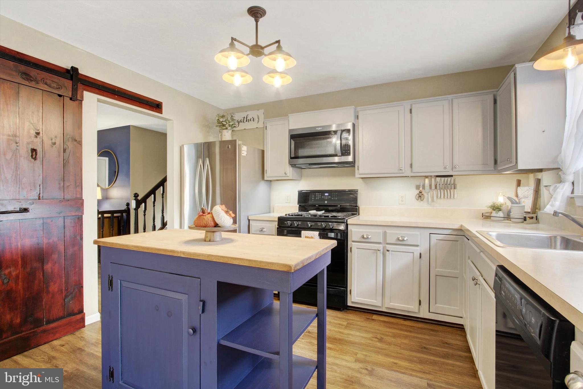 HALL ESTATES - Residential