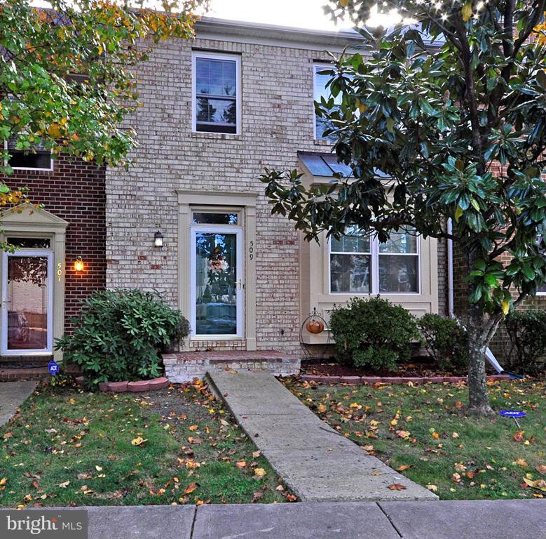 COURTS AT STAFFORD - Residential