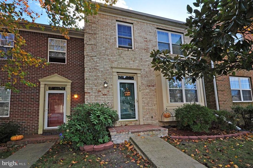 RENOVATED TOWNHOME IN MOVE IN CONDITION AND ONLY MINUTES FROM I95 AND QUANTICO, EXPRESS LANES FROM NO. VA. OPEN IN 12/14.  THIS HOME IS QUIET AND SO CONVENTIENTLY LOCATED/CLOSE TO EVERYTHING.  FOUR BEDROOMS (ONE IN WALK OUT LOWER LEVEL WITH PRIVATE BATH, CLOSETS.  THREE MORE ON UPPER 1 WITH TWO BATHS.  TASTFULLY DECORATED WITH DECK AND PATIO (BOTH REDONE) AND BACKS TO WOODS, COMPLETELY FENCED IN.