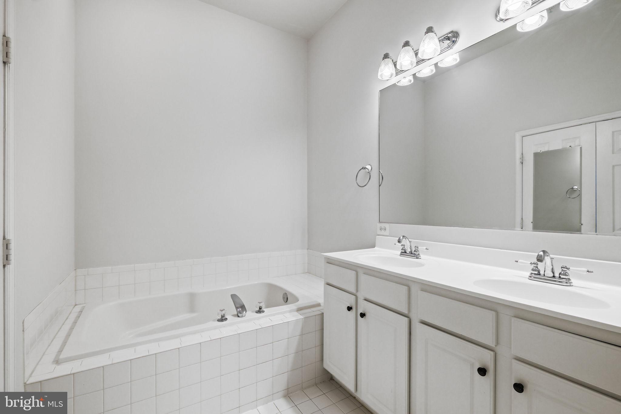 LAKELANDS - Residential