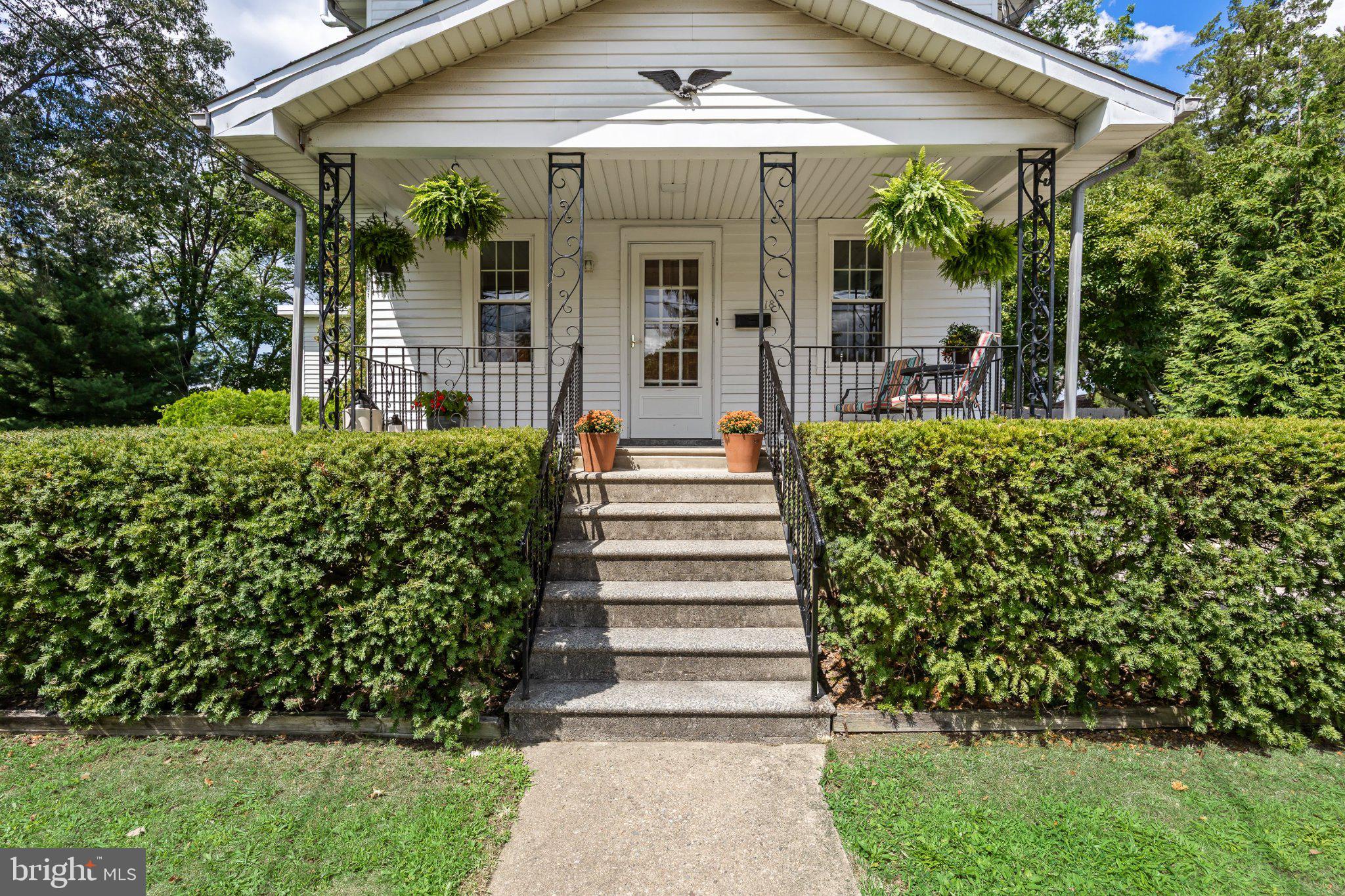 118 W MAIDEN LANE