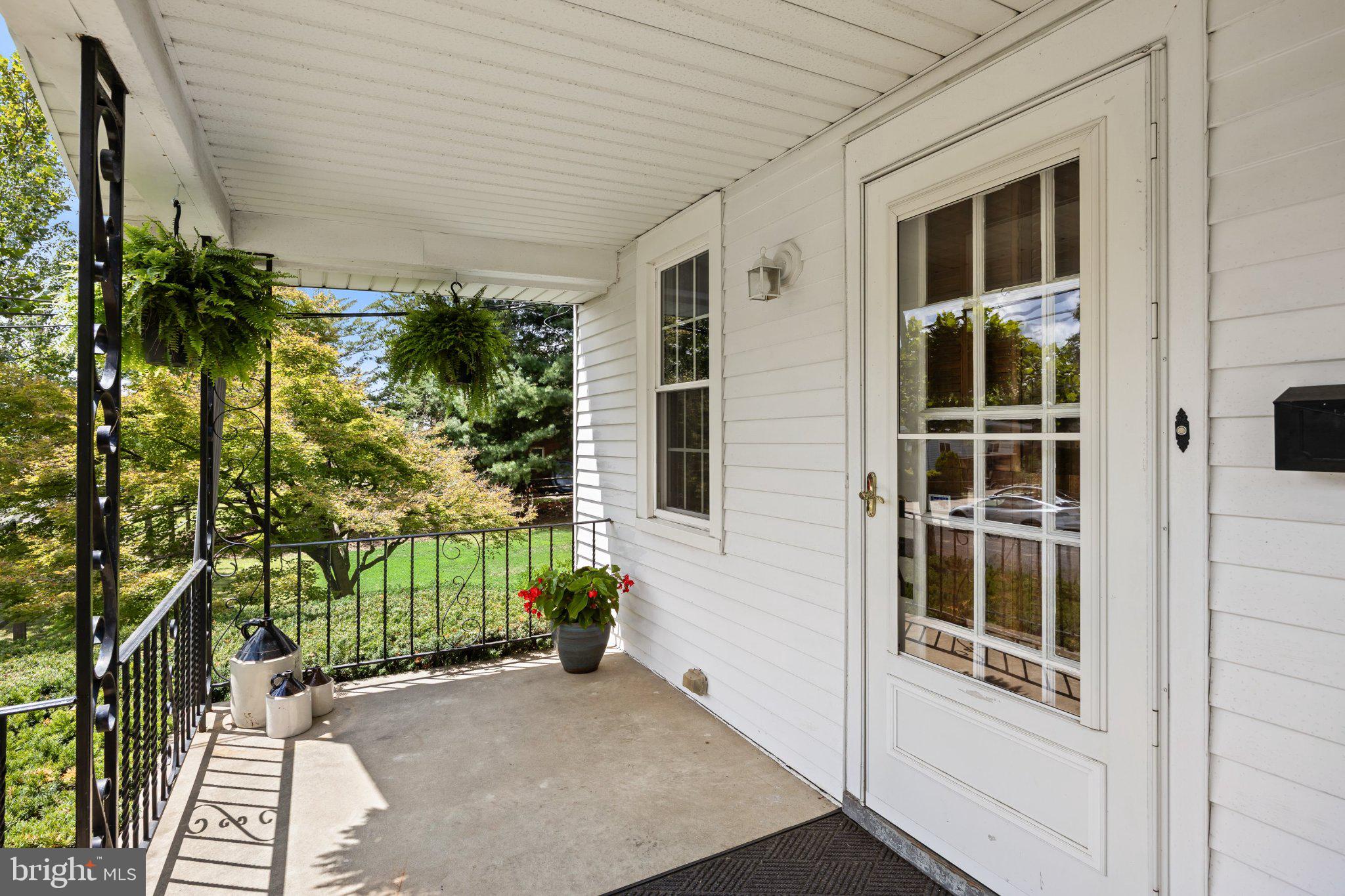 118 W MAIDEN LANE
