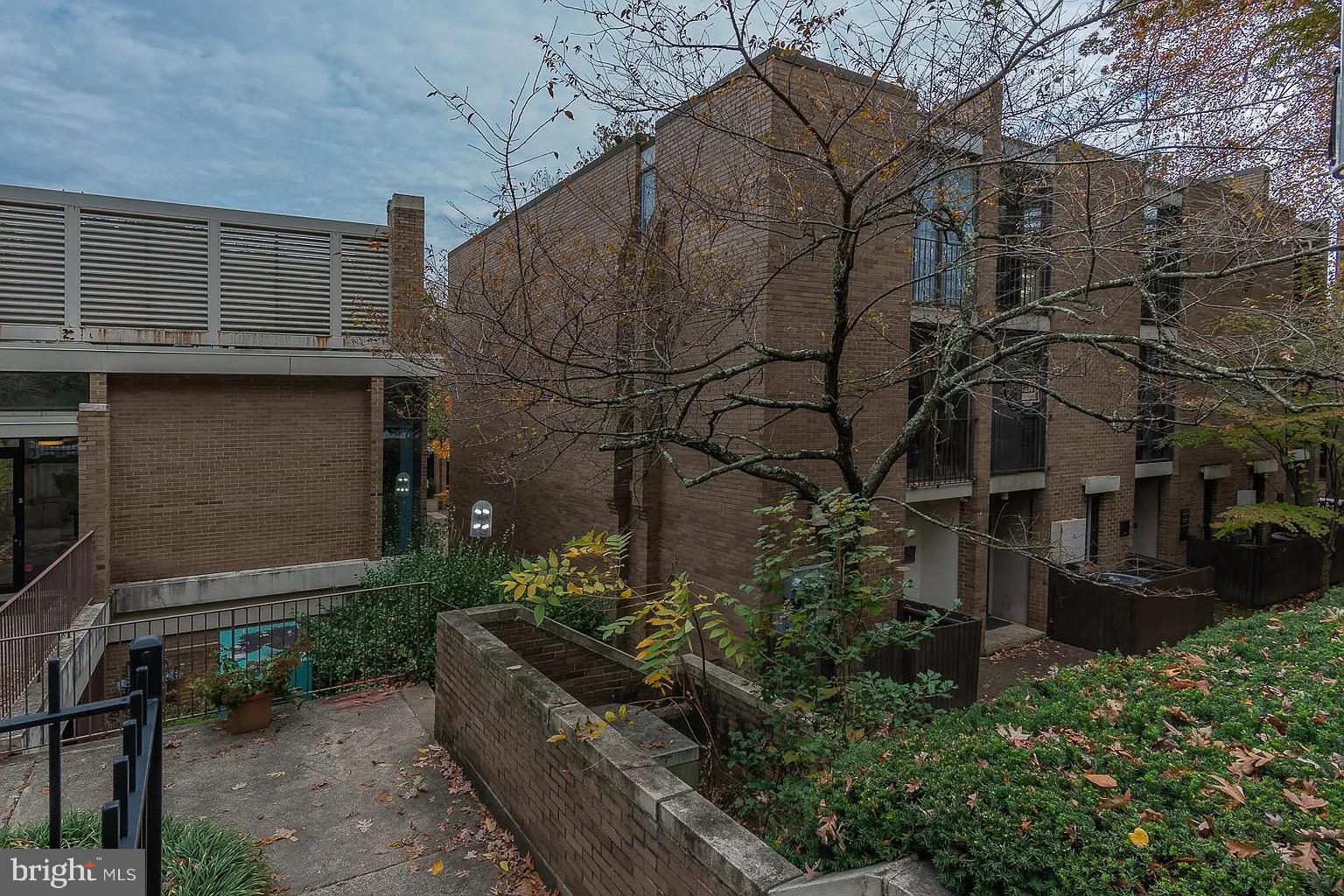 LAKE ANNE OF RESTON - Residential
