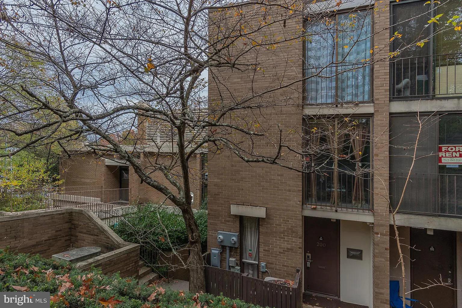 LAKE ANNE OF RESTON - Residential