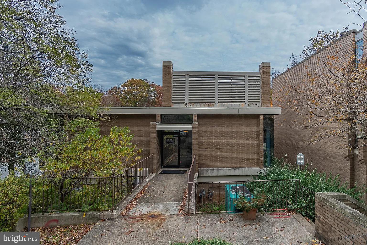 LAKE ANNE OF RESTON - Residential