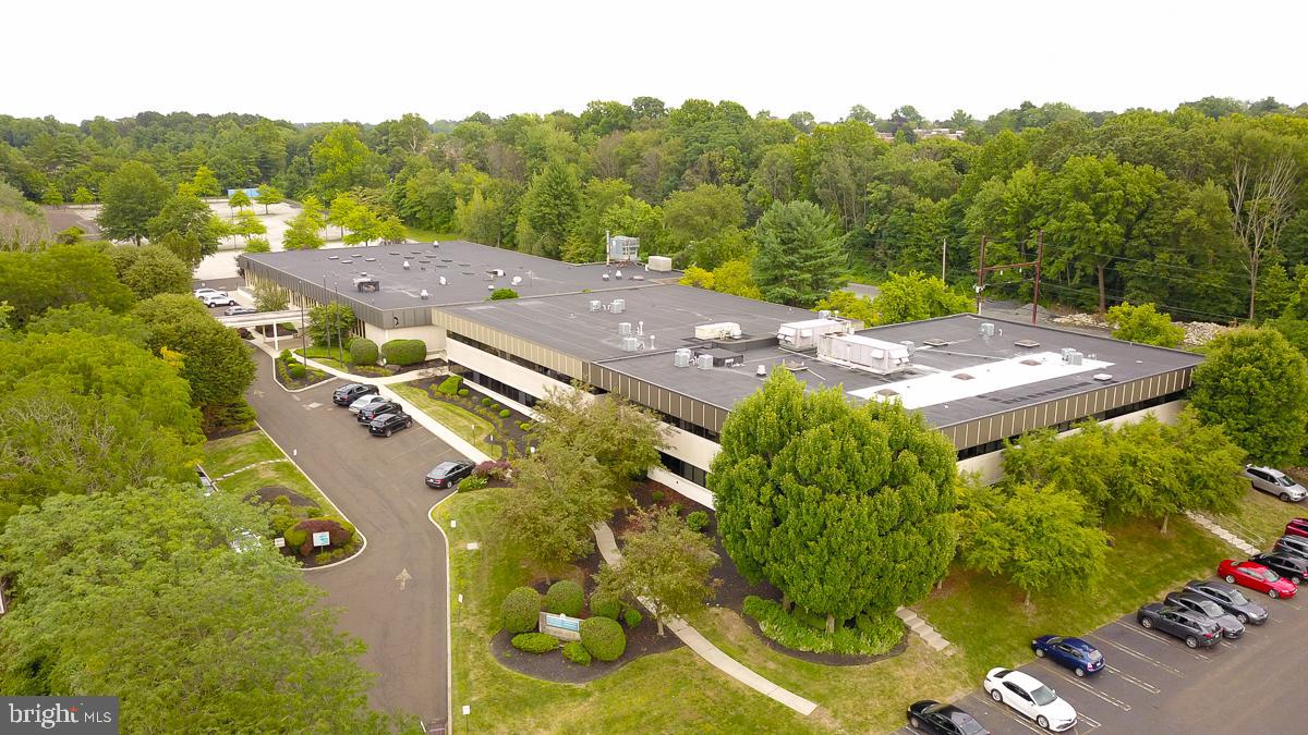 HUNTINGDON VALLEY - Commercial Sale