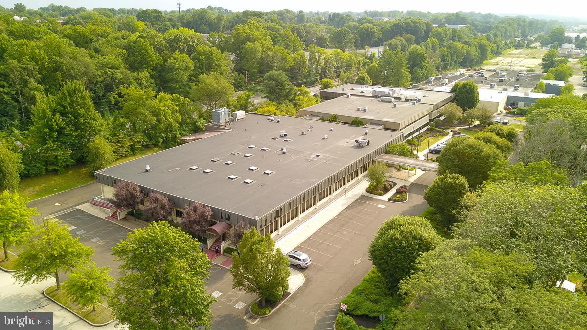 HUNTINGDON VALLEY - Commercial Sale