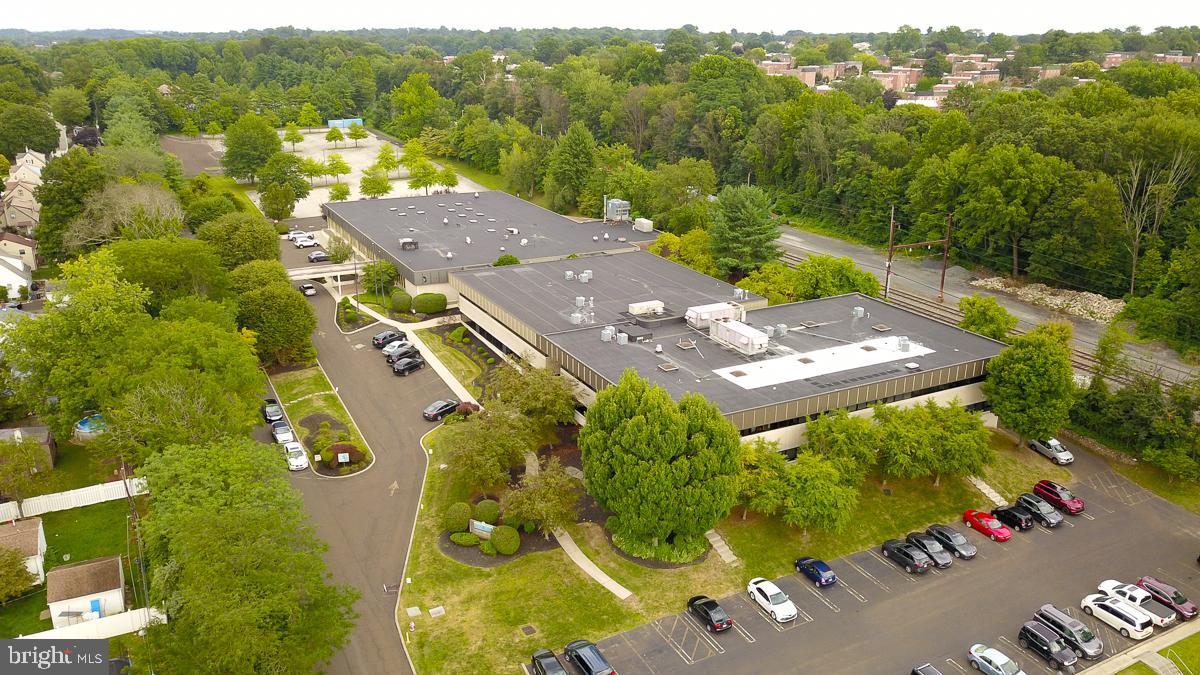 HUNTINGDON VALLEY - Commercial Sale