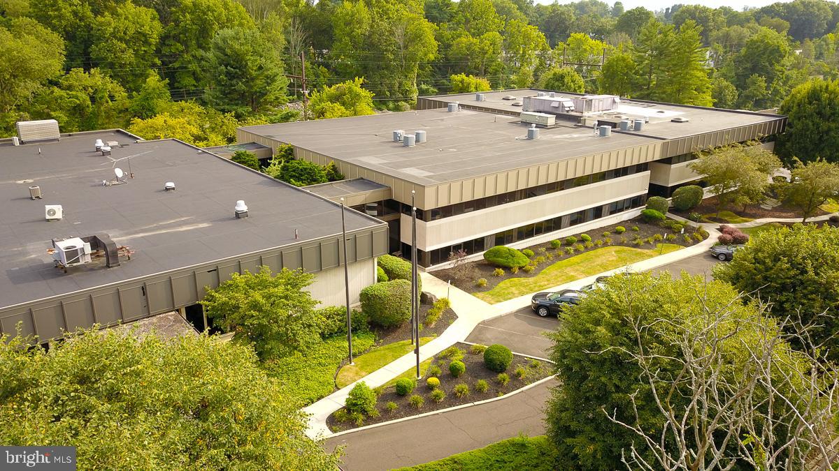 HUNTINGDON VALLEY - Commercial Sale