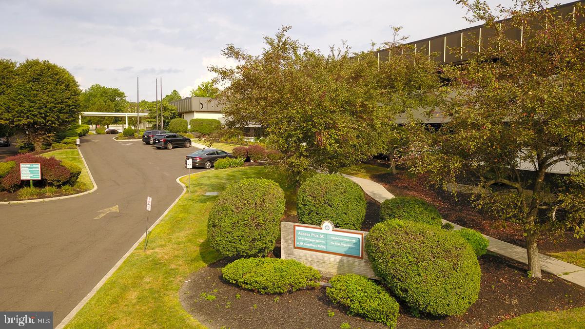 HUNTINGDON VALLEY - Commercial Sale