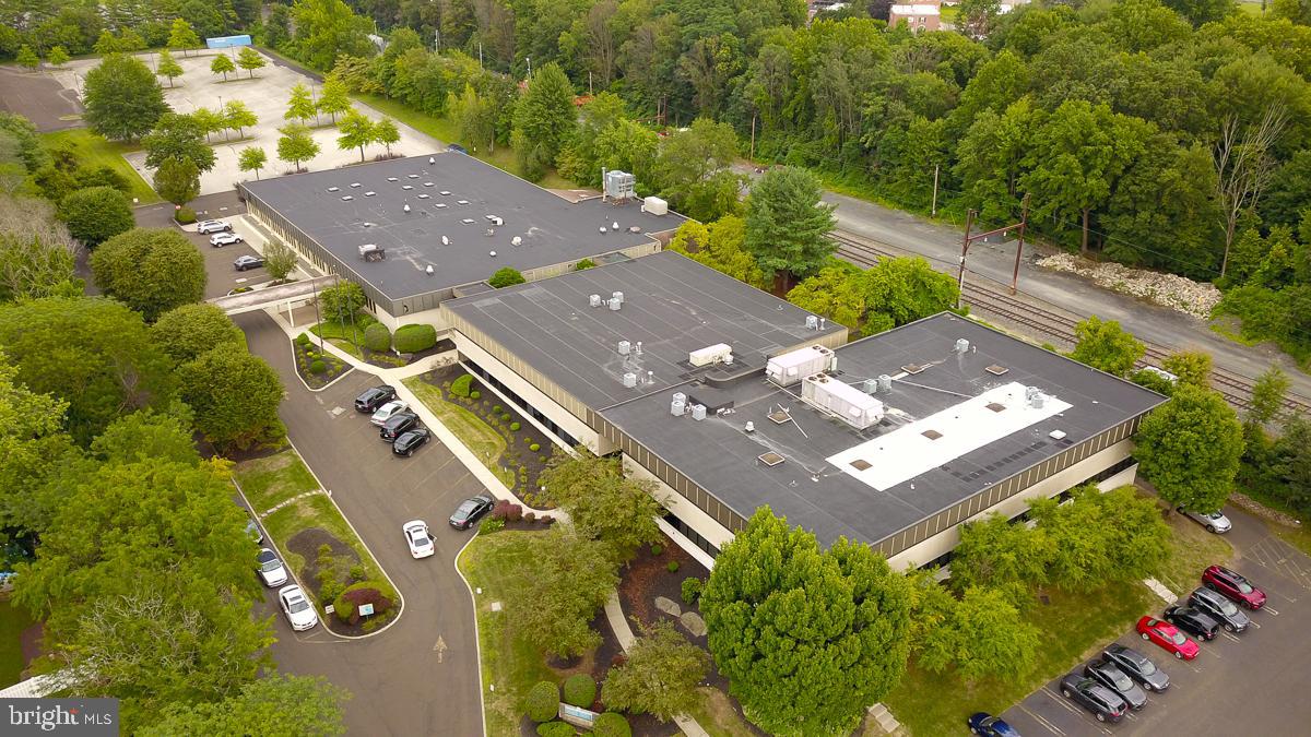 HUNTINGDON VALLEY - Commercial Sale