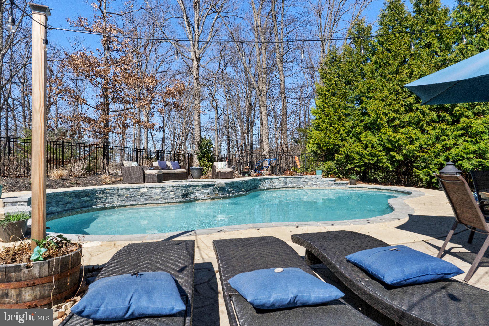 TWIN LAKES OVERLOOK - Residential