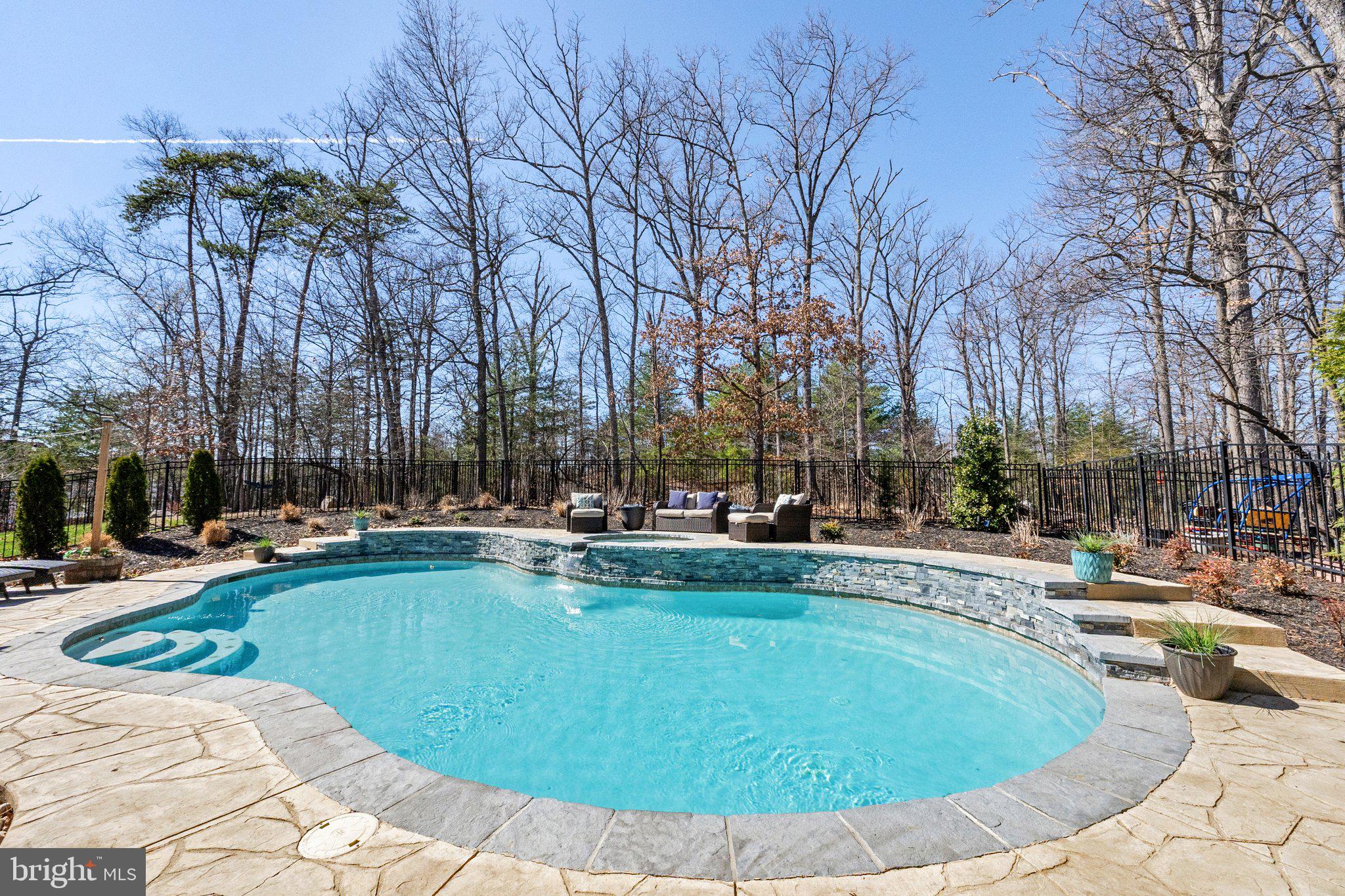 TWIN LAKES OVERLOOK - Residential