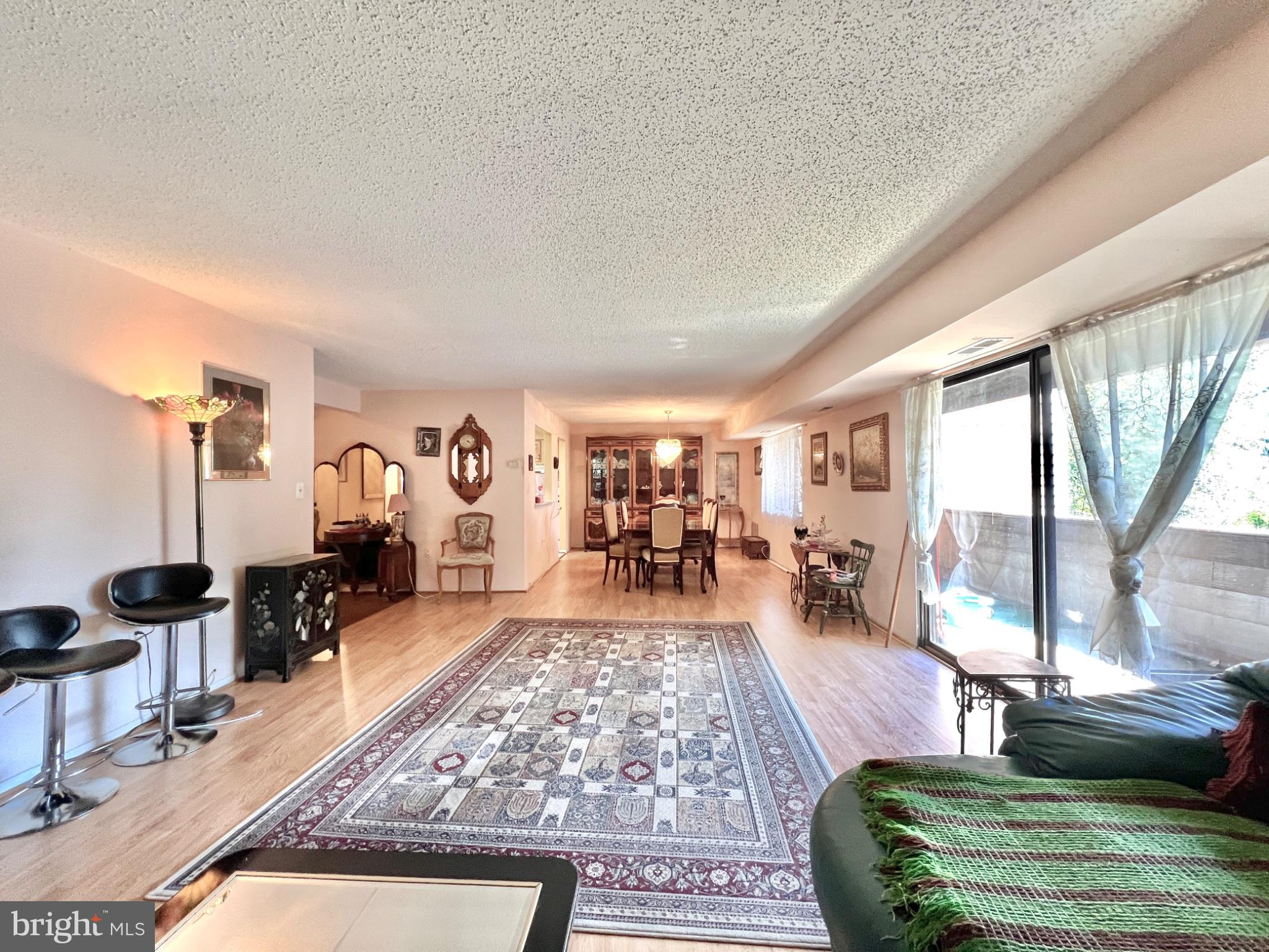 9 SUNTOP COURT 201