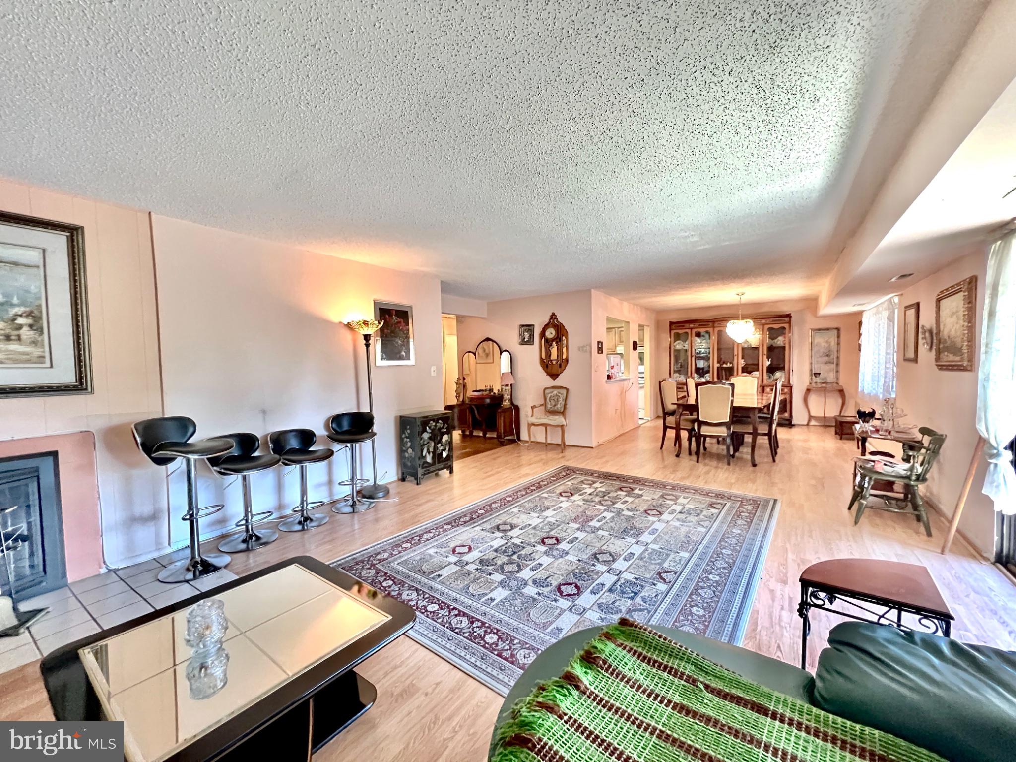 9 SUNTOP COURT 201