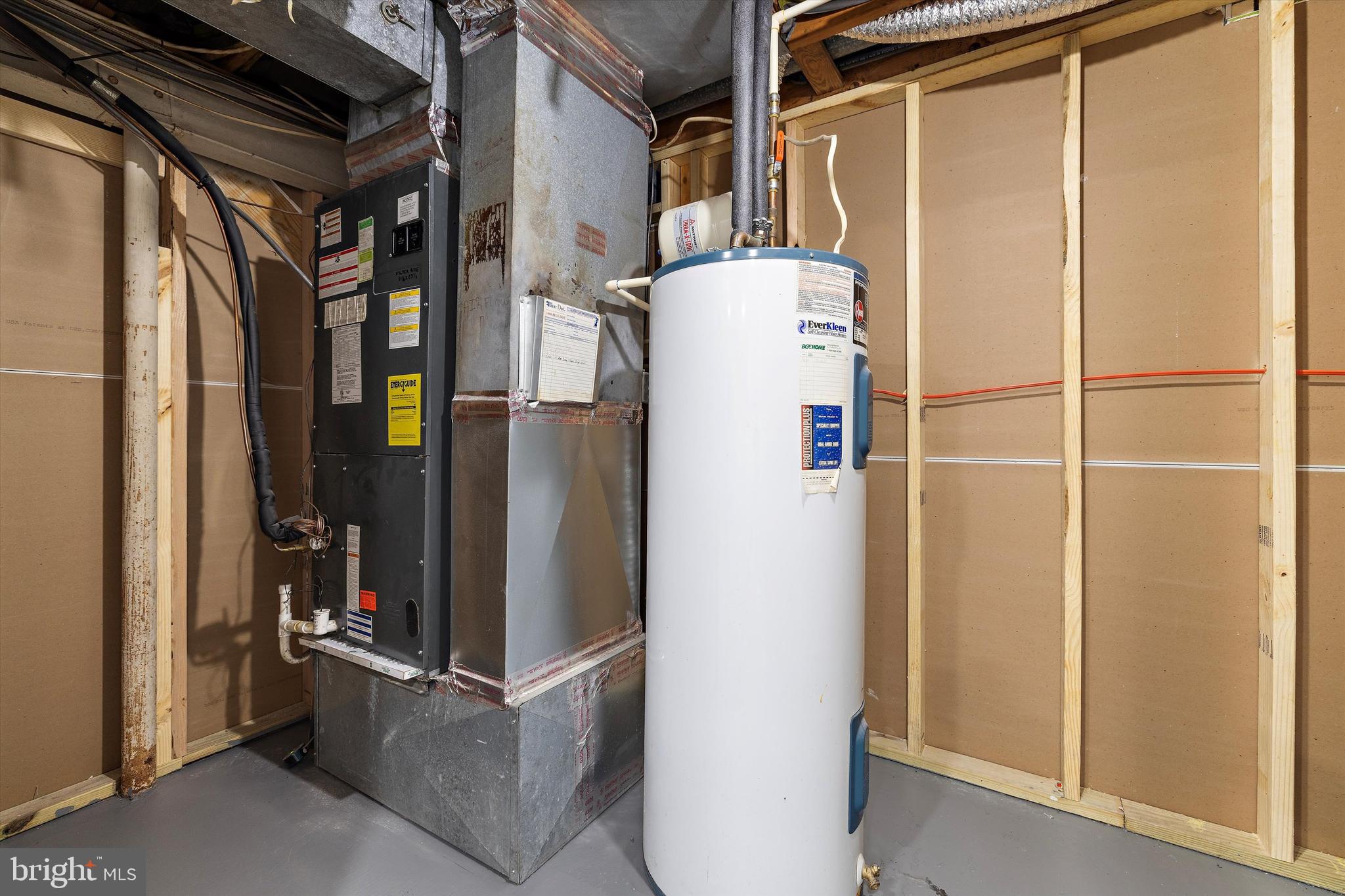 WOODSIDE SQUARE - Residential Lease