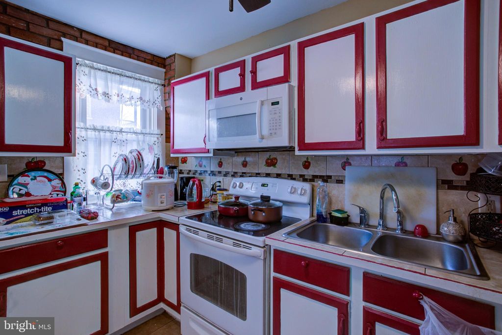 Photo of 260 E ROSS ST, LANCASTER, PA 17602 (MLS # PALA2030012)