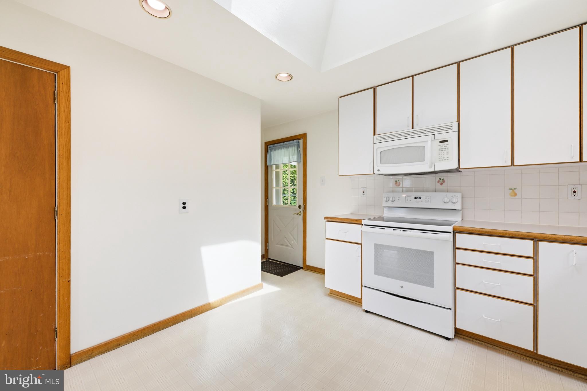 FEASTERVILLE - Residential
