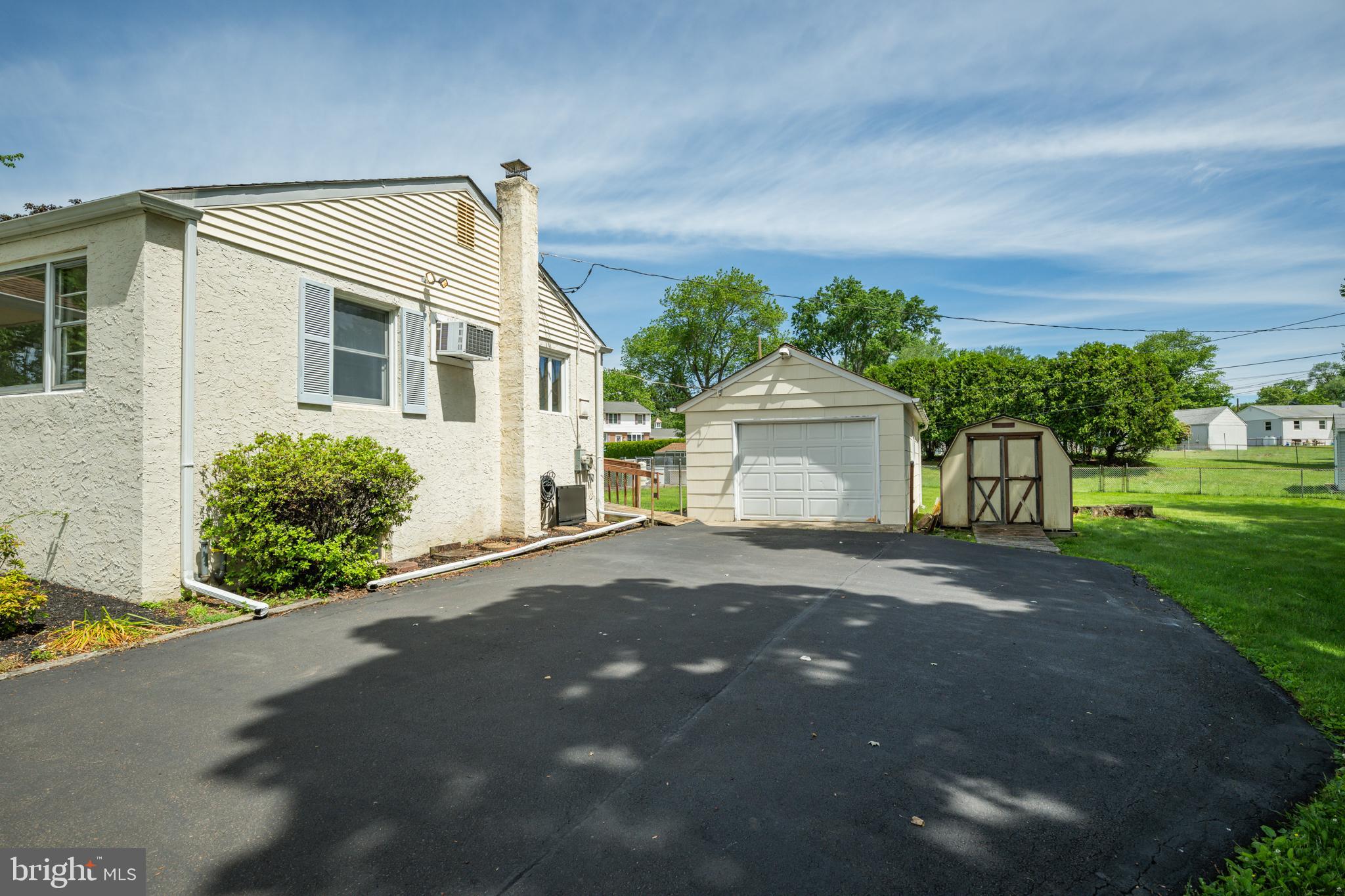 FEASTERVILLE - Residential