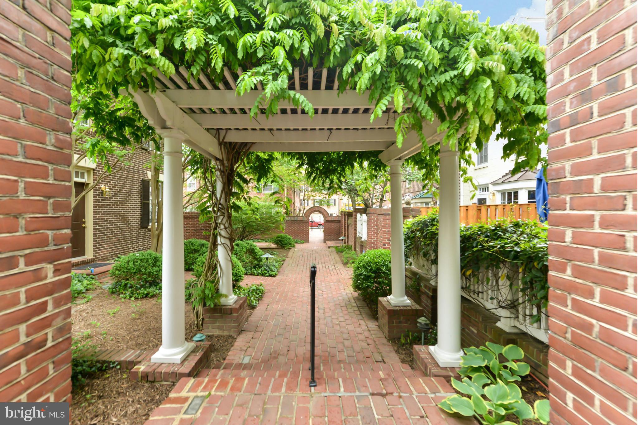 ARCH HALL - Residential