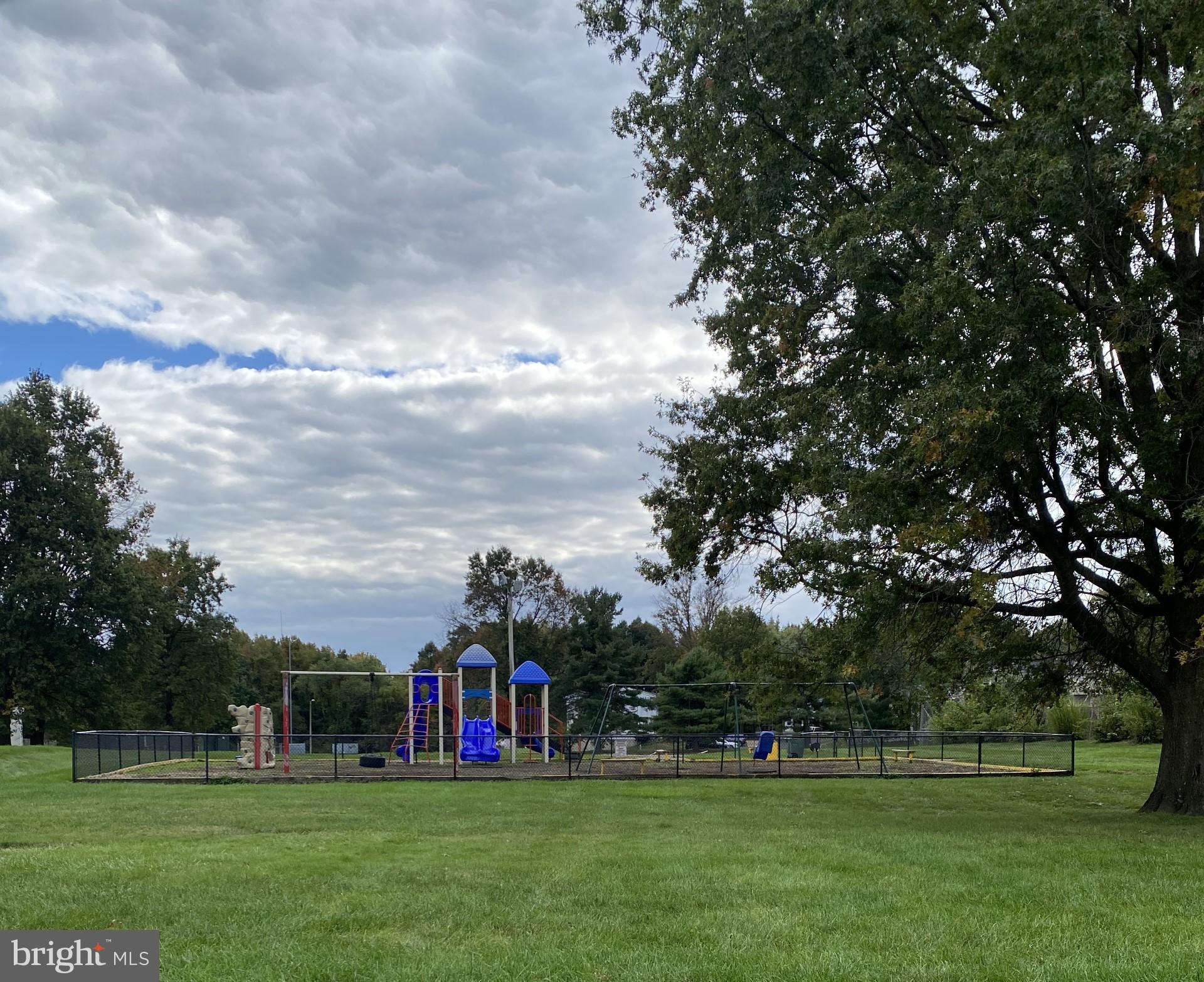 HARFORD SQUARE - Residential