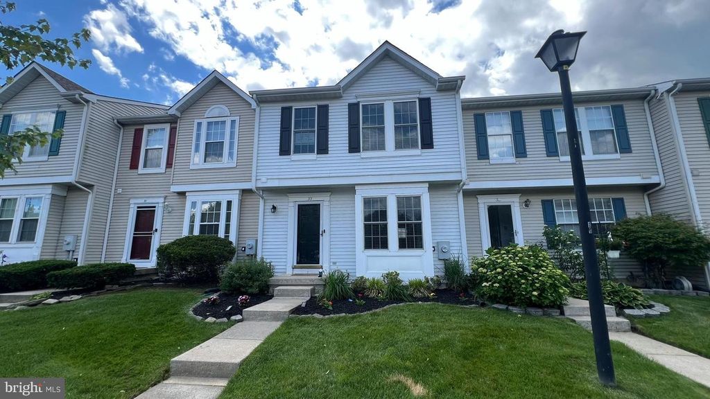 Photo of 33 Pinehurst Court, BLACKWOOD, NJ 08012 (MLS # NJCD2101488)