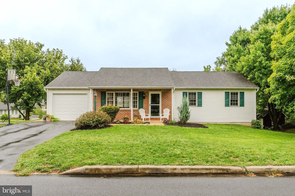Photo of 21 Edgewood Drive, Lititz, PA 17543 (MLS # PALA2055374)