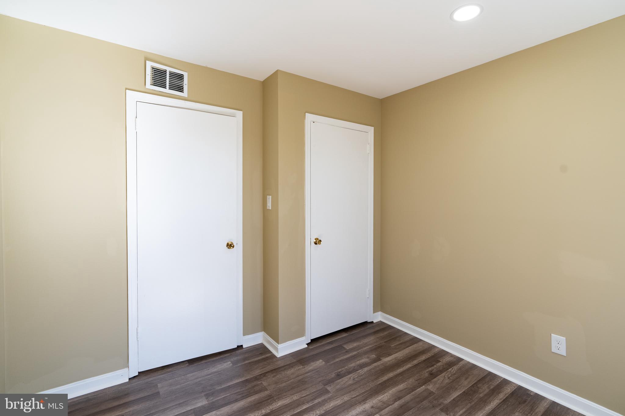 HAMPTON COURT - Residential