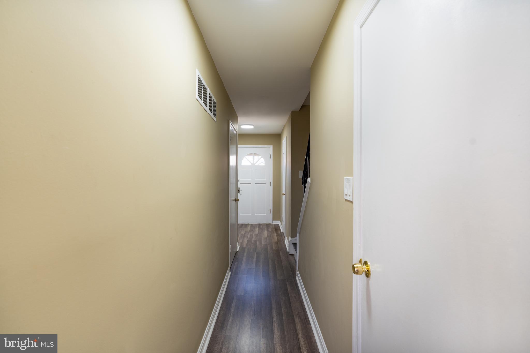 HAMPTON COURT - Residential