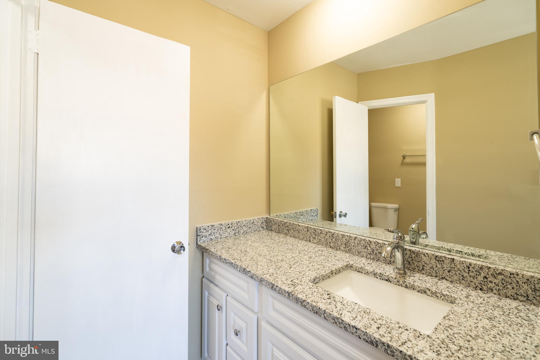 HAMPTON COURT - Residential